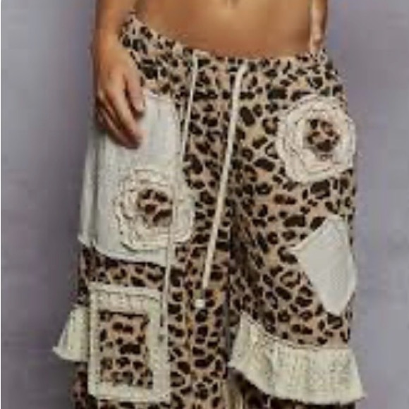 POL Leopard Patchwork Wide Leg Pants | waist 17’ max. 22’ Inseam 27’ \ hips 29’ - Picture 2 of 2